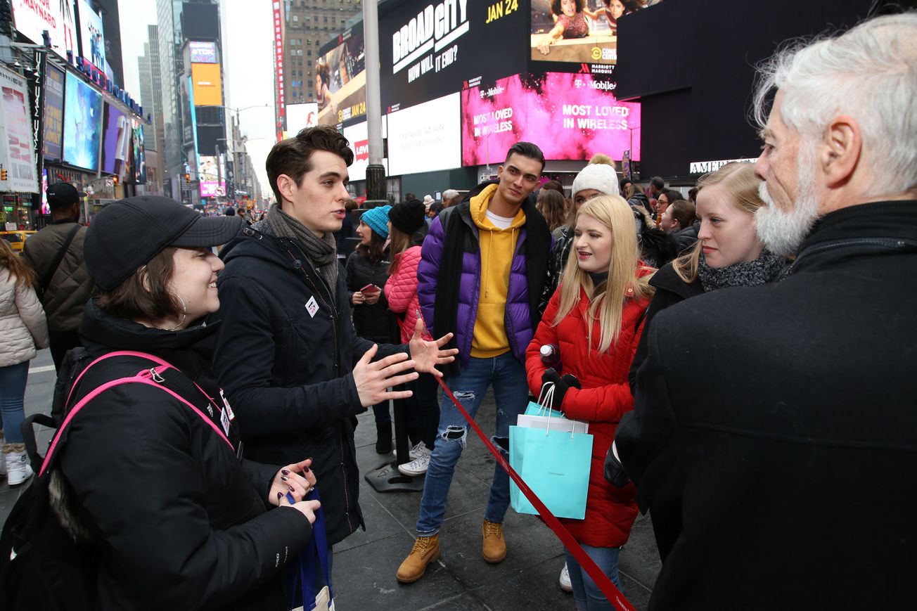 Theatrical unions show support for Equity strike