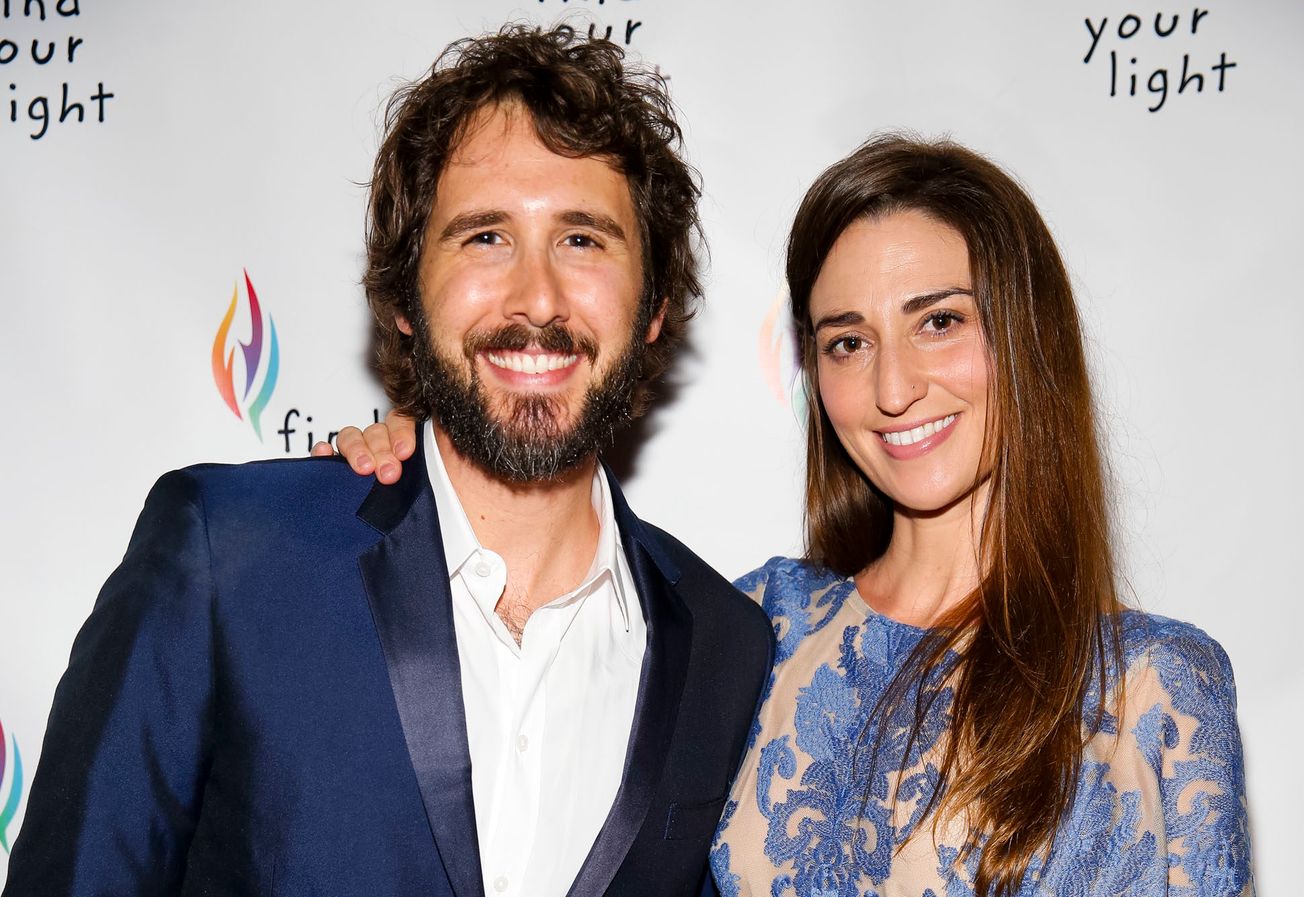 Sara Bareilles and Josh Groban to host the 2018 Tony Awards