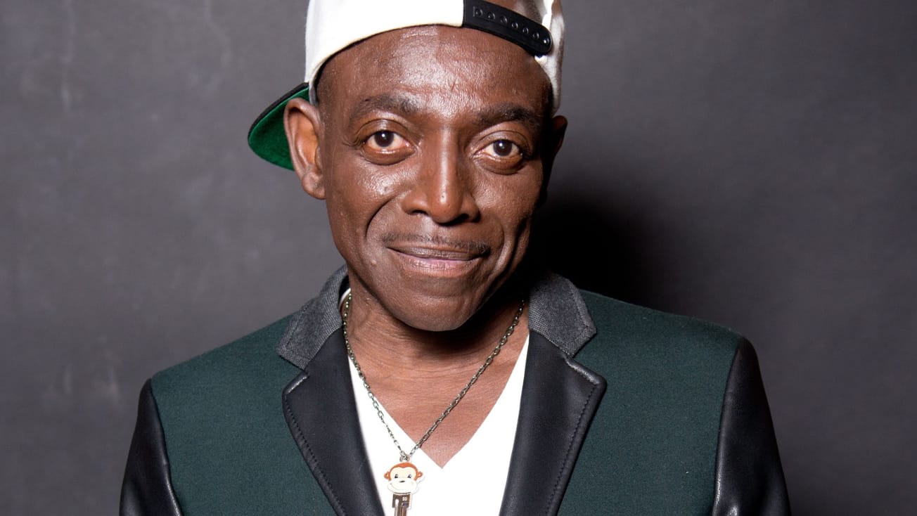 Broadway theaters will dim lights in memory of Hinton Battle